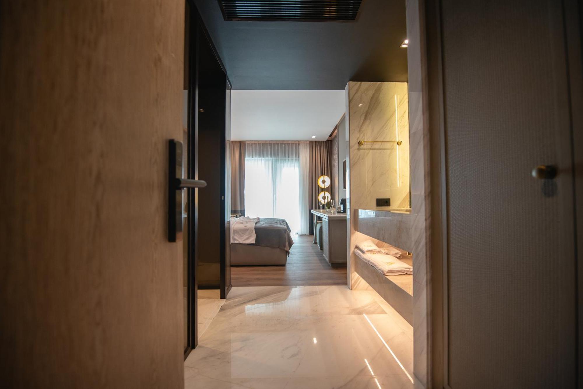 Belinda Hotel Mamaia Adults Only Екстер'єр фото