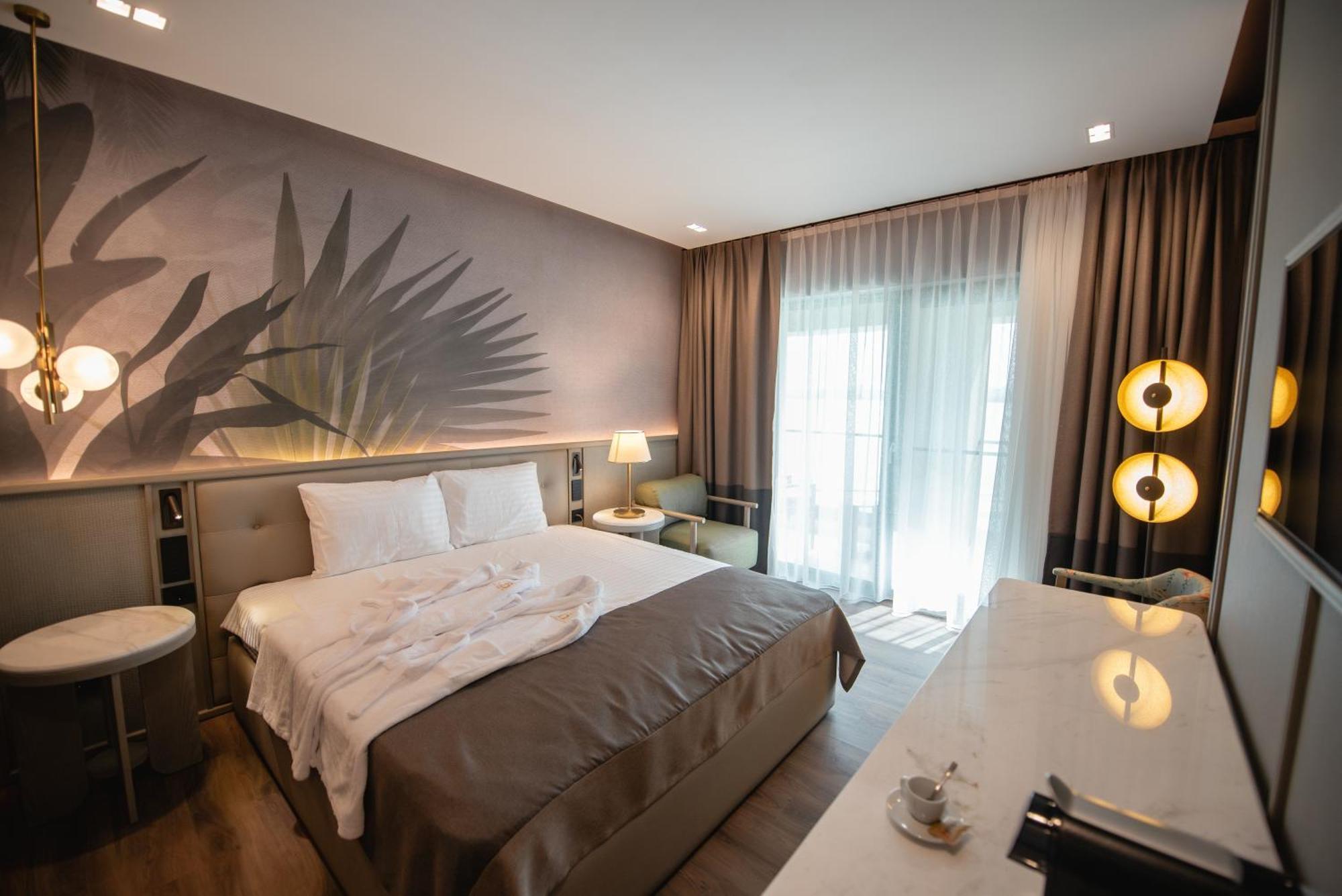 Belinda Hotel Mamaia Adults Only Екстер'єр фото