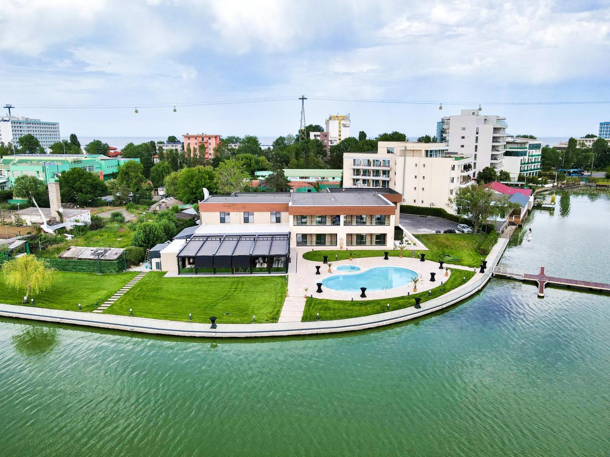 Belinda Hotel Mamaia Adults Only Екстер'єр фото