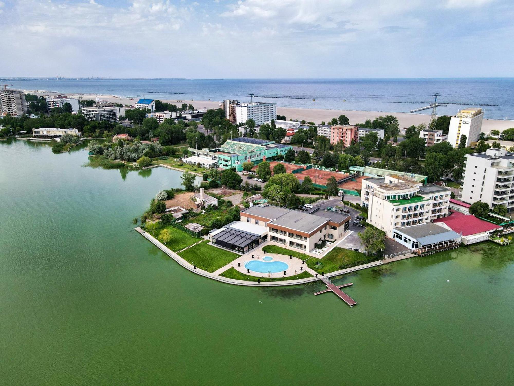 Belinda Hotel Mamaia Adults Only Екстер'єр фото