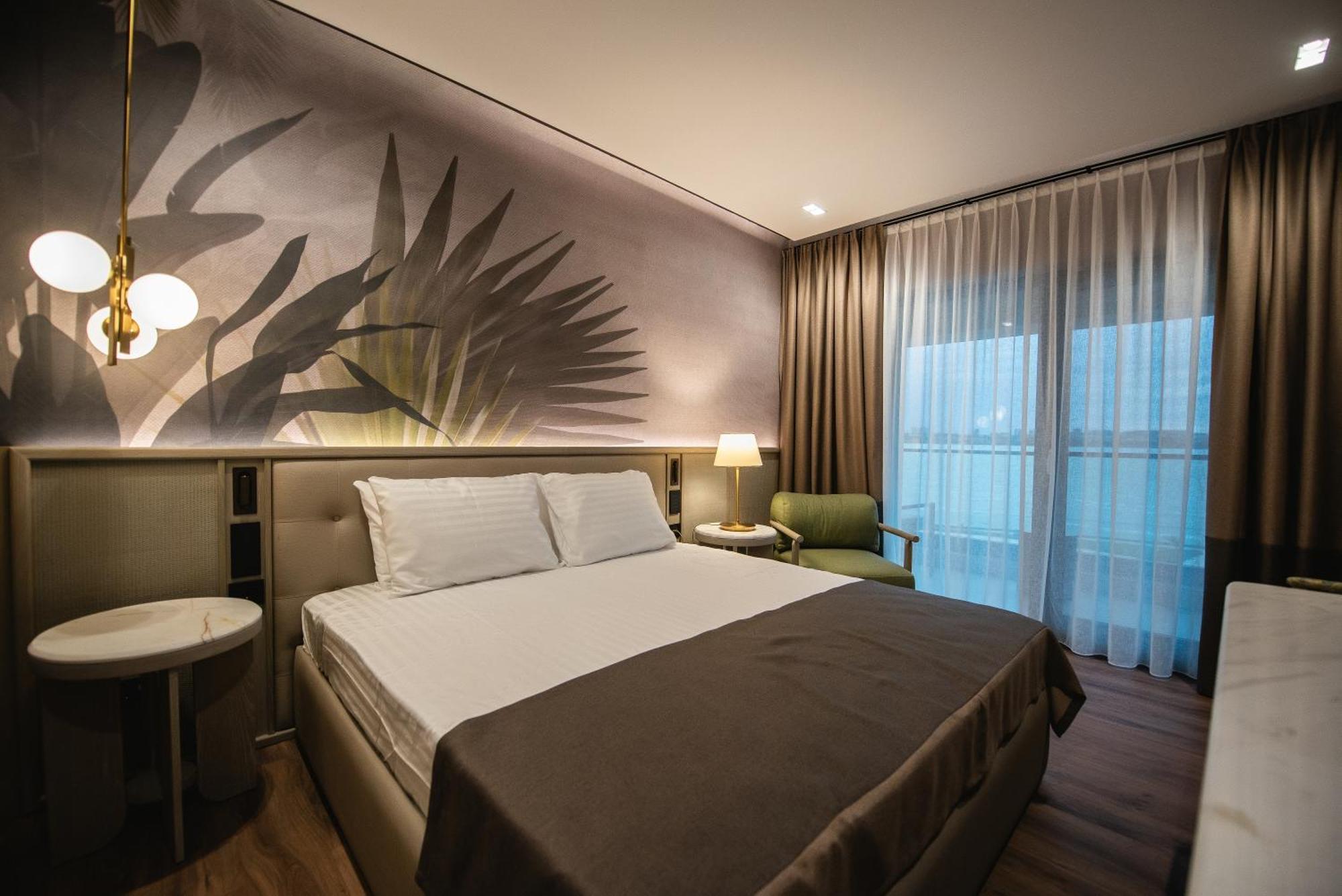 Belinda Hotel Mamaia Adults Only Екстер'єр фото